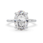 Load image into Gallery viewer, an oval cut diamond ring with a center stone