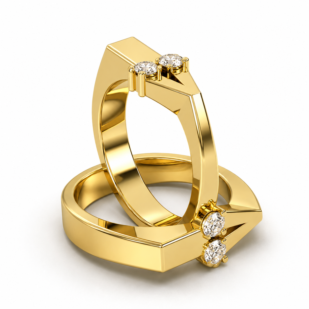 Different Love natural diamond ring in yellow gold with a sculptural open structure
